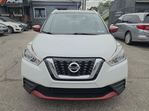 Used 2018 Nissan Kicks SV FWD image 2