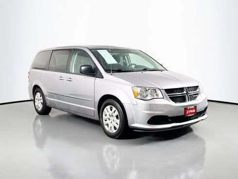 Used 2017 Dodge Grand Caravan SE image 7