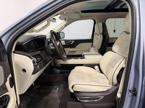 Used 2019 Lincoln Navigator Black Label w/ Cargo Package image 4