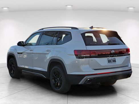 New 2026 Volkswagen Atlas Peak Edition AWD/4WD image 3