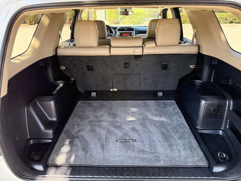 Used 2011 Toyota 4Runner SR5 w/ Premium Pkg w/Leather RWD image 40