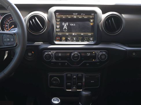 Used 2023 Jeep Gladiator Sport AWD/4WD image 14