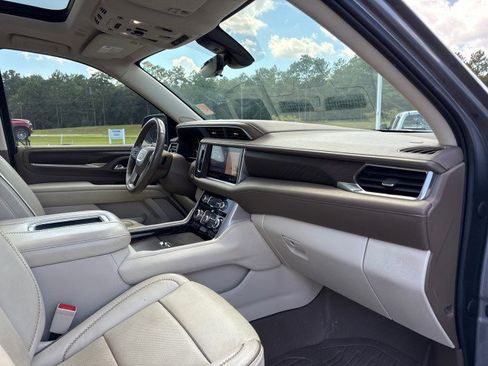 Used 2021 GMC Yukon XL Denali w/ Denali Premium Package image 10
