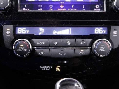 Used 2018 Nissan Rogue SV w/ Premium Package image 28