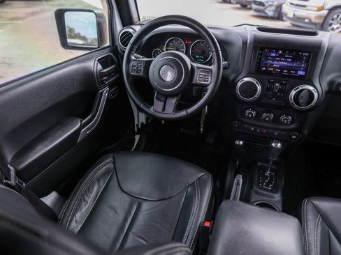 Used 2016 Jeep Wrangler Unlimited Sahara w/ Connectivity Group image 23