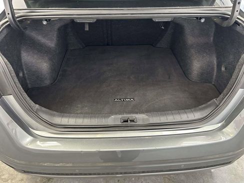 Used 2025 Nissan Altima 2.5 SV FWD image 11