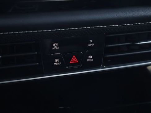 Used 2025 Volkswagen Atlas Cross Sport SE image 18