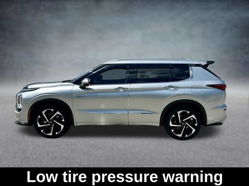 Used 2025 Mitsubishi Outlander 4WD Plug-In Hybrid image 8