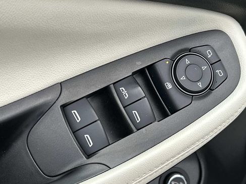 Used 2022 Buick Encore GX Essence w/ Advanced Technology Package image 19