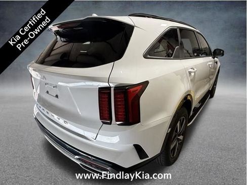 Certified 2022 Kia Sorento S w/ Panoramic Sunroof Package FWD image 3