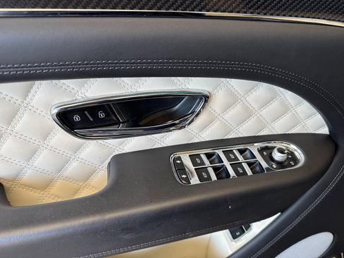 Certified 2022 Bentley Bentayga image 14