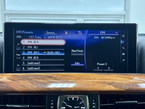 Used 2018 Lexus LX 570 4WD w/ Luxury Package image 45