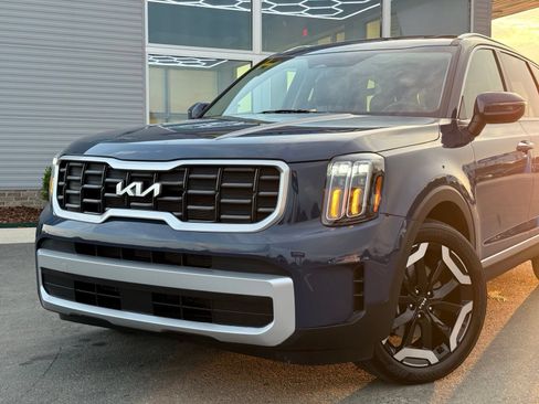 Used 2025 Kia Telluride S FWD image 4