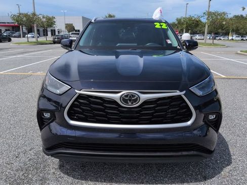 Used 2022 Toyota Highlander XLE FWD image 9
