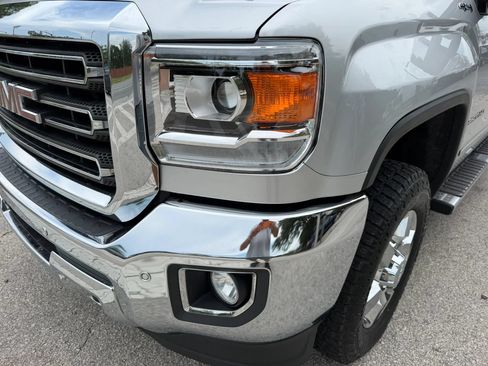 Used 2019 GMC Sierra 2500 SLT w/ Duramax Plus Package AWD/4WD image 30