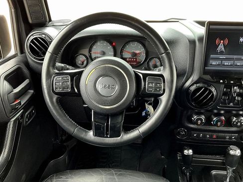 Used 2016 Jeep Wrangler Unlimited Sahara image 5