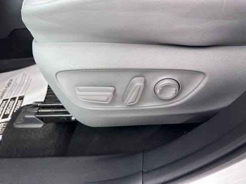 Used 2023 Toyota Highlander XLE image 22