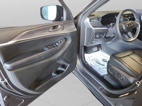 Certified 2024 Jeep Grand Cherokee L Limited w/ Luxury Tech Group II image 7