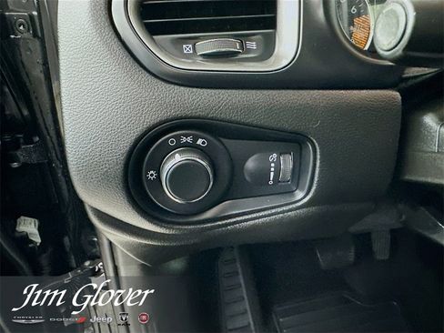 Used 2023 Jeep Renegade Latitude image 22