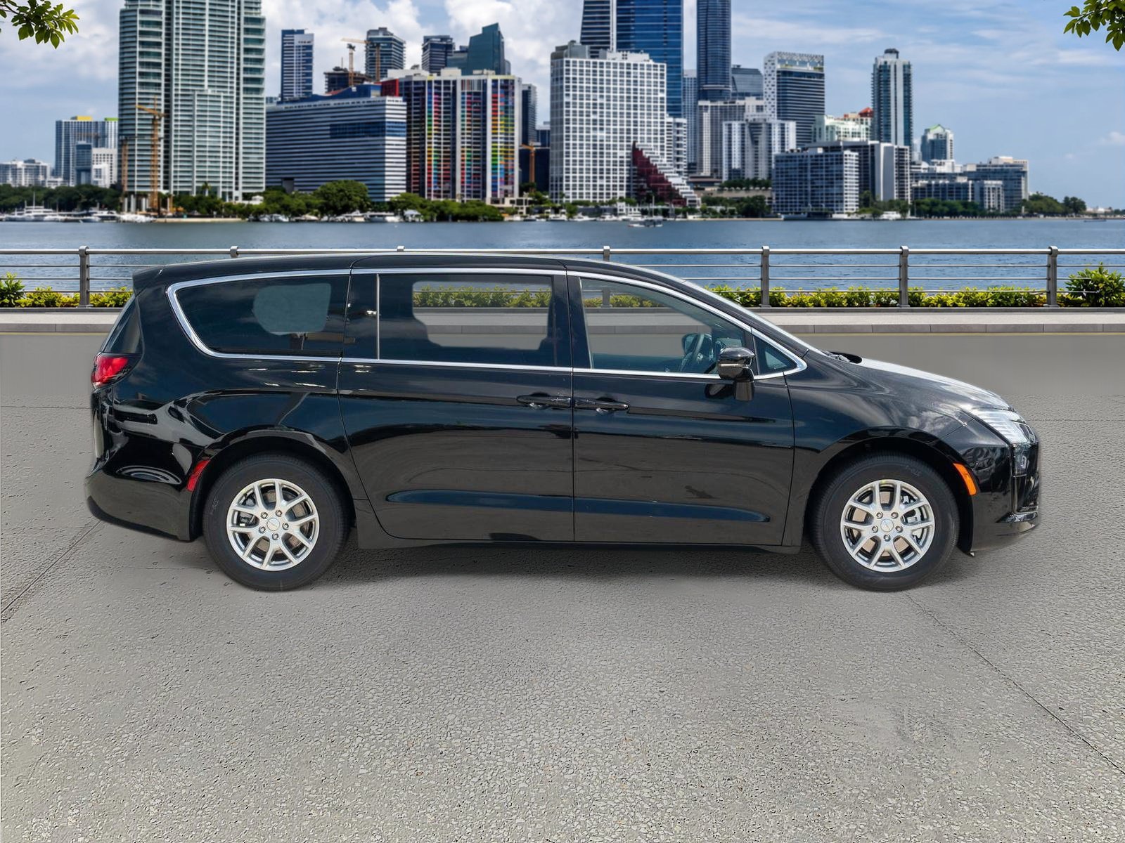 New 2027 Chrysler Pacifica Select FWD image 4