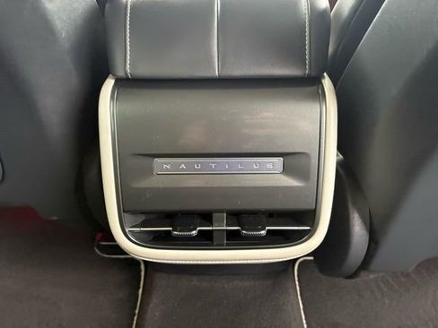 Used 2024 Lincoln Nautilus Reserve image 32