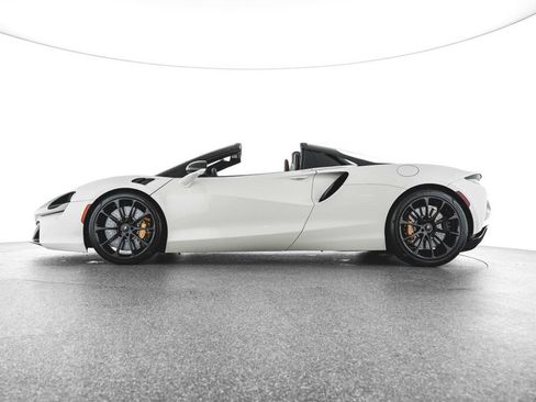 Used 2025 McLaren Artura Spider RWD image 20