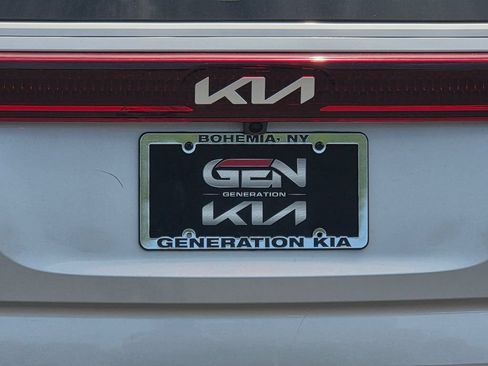 Used 2022 Kia Carnival LX FWD image 34