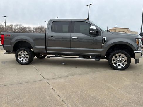 Used 2019 Ford F250 Lariat w/ Chrome Package image 29