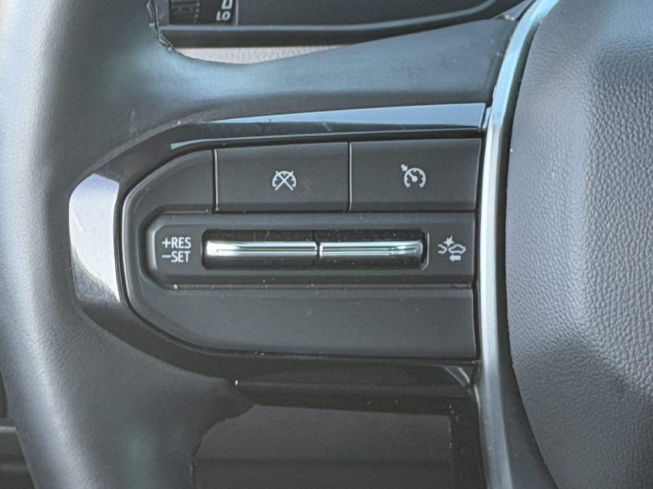 Used 2024 Chevrolet Colorado ZR2 w/ ZR2 Convenience Package III AWD/4WD image 15