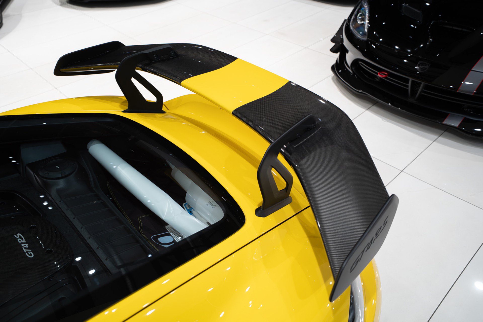 Used 2024 Porsche 718 Cayman GT4 RS RWD image 40