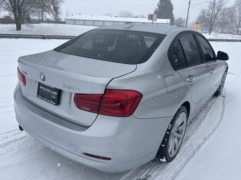 Used 2018 BMW 320i xDrive Sedan w/ Convenience Package image 4
