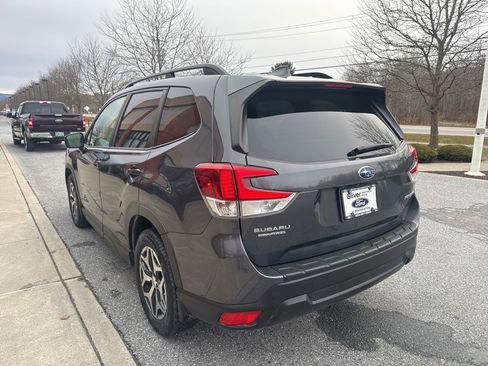 Used 2021 Subaru Forester Premium image 5