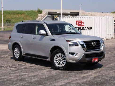 Used 2024 Nissan Armada SV AWD/4WD image 2