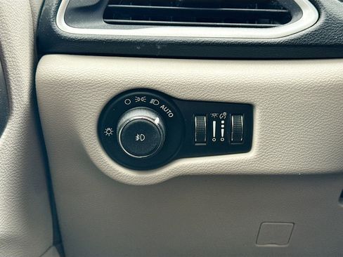 Used 2020 Chrysler Pacifica Touring-L Plus w/ Tire & Wheel Group image 35