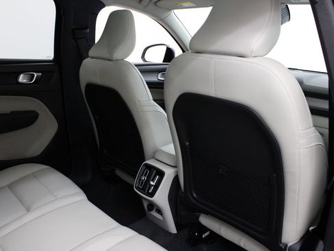 Used 2024 Volvo XC40 B5 Plus w/ Protection Package Premier AWD/4WD image 22