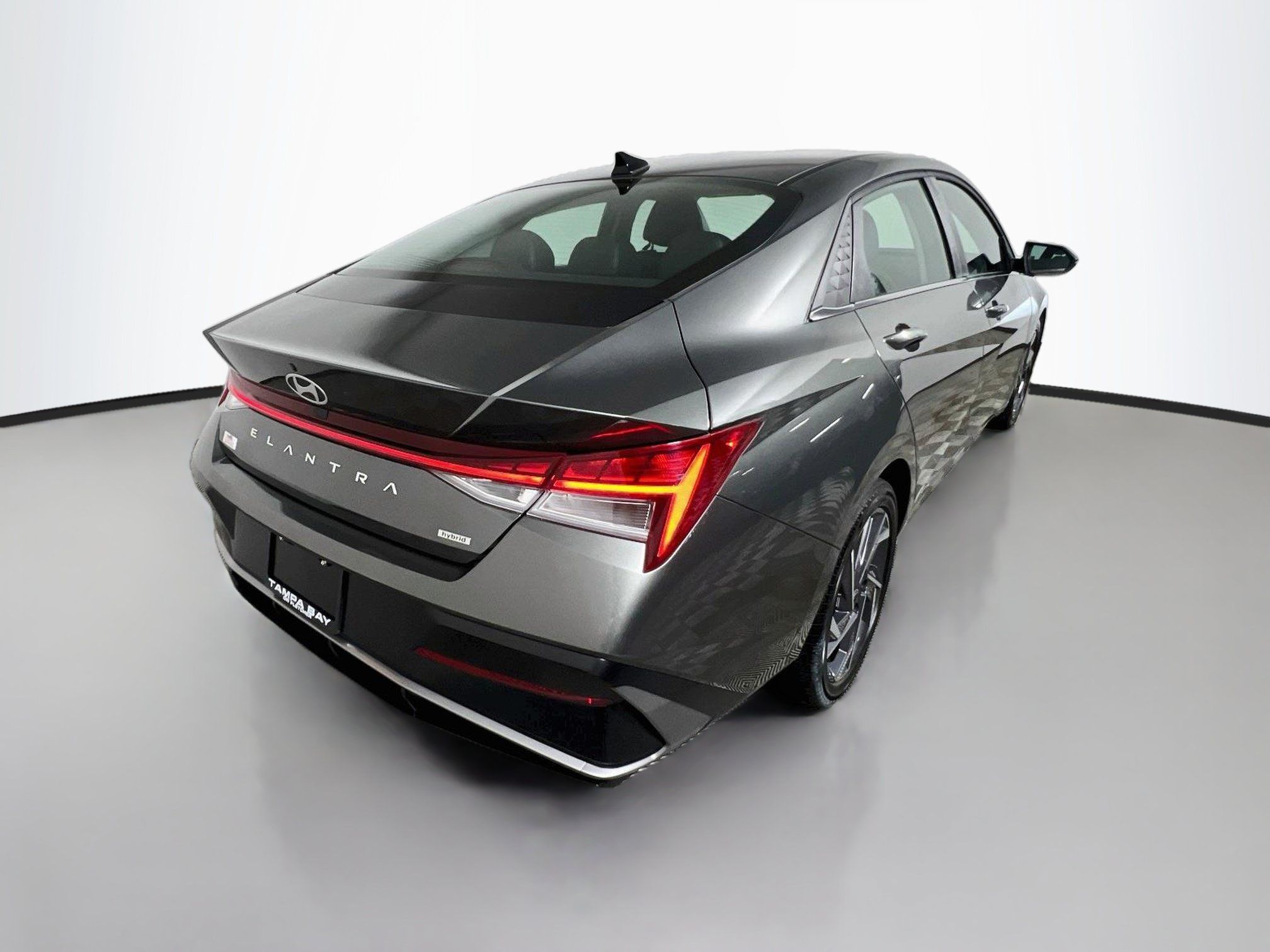 Used 2025 Hyundai Elantra Limited FWD image 4
