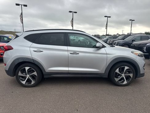 Used 2016 Hyundai Tucson Limited w/ Option Group 03 FWD image 4