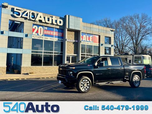 Used 2024 Chevrolet Silverado 2500 Custom w/ Custom Value Package image 1