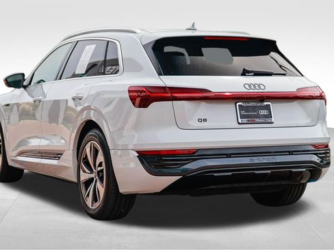 Used 2024 Audi Q8 e-tron Premium Plus image 5