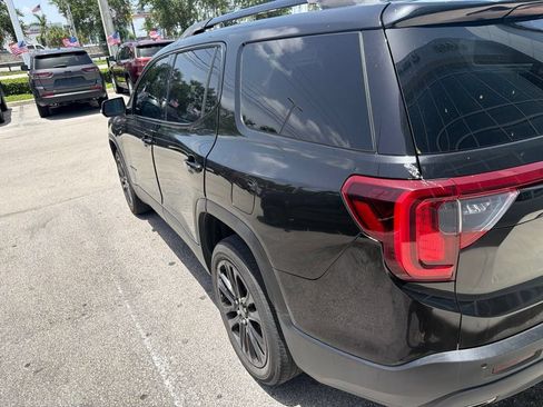 Used 2022 GMC Acadia SLE w/ Driver Convenience Package FWD image 5