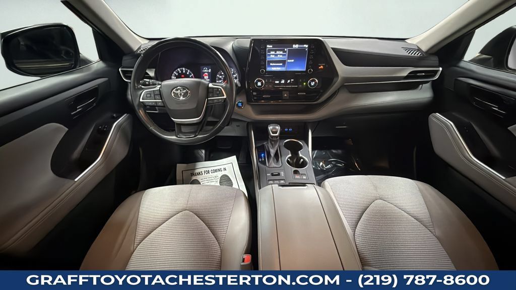 Used 2022 Toyota Highlander LE AWD/4WD image 14