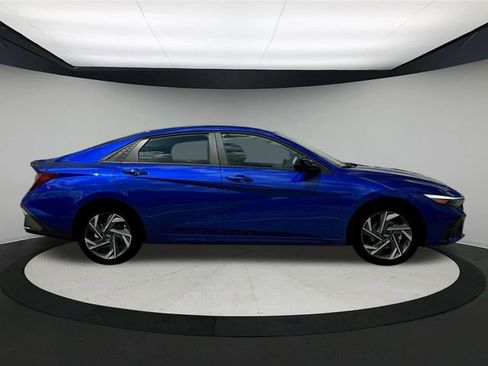 New 2025 Hyundai Elantra Sport image 9