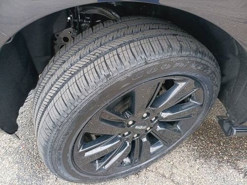 Used 2022 Lincoln Navigator L Reserve w/ Monochromatic Package image 3