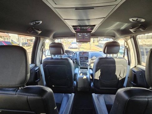 Used 2016 Dodge Grand Caravan SXT image 40