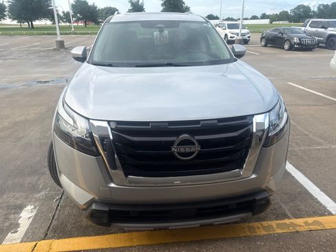 Used 2025 Nissan Pathfinder Platinum AWD/4WD image 8