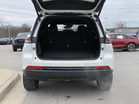 Used 2023 Jeep Grand Cherokee Altitude image 7
