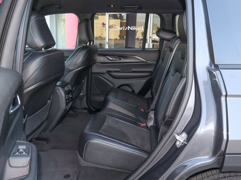 Used 2023 Jeep Grand Cherokee Altitude image 8