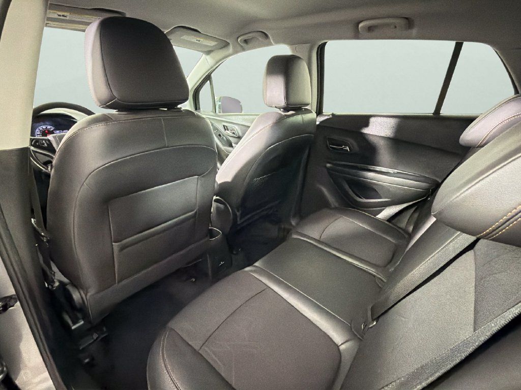 Used 2020 Chevrolet Trax LT w/ LT Convenience Package FWD image 26