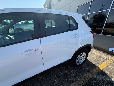 Used 2016 Chevrolet Trax LS AWD/4WD image 34
