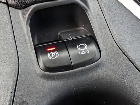 Used 2024 Toyota Corolla Cross LE FWD image 17